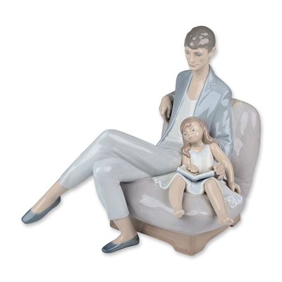 Sale Photo Thumbnail #212: Lladro Spanish Glazed Porcelain Reading with Daddy Figurine 6770
