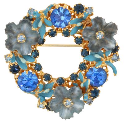 Sale Photo Thumbnail #105: Austria Gold Tone Poured Glass Rhinestone Floral Wreath Brooch