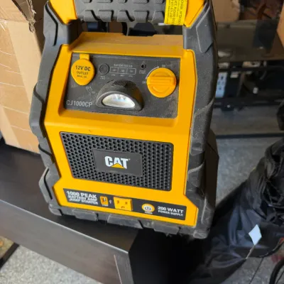 CAT CJ1000CP 1000 Peak Amp Jump Starter & 200 Watt Power Station