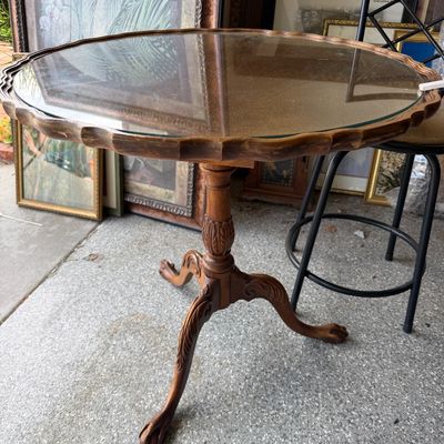 Round Table wth two barstool chairs
