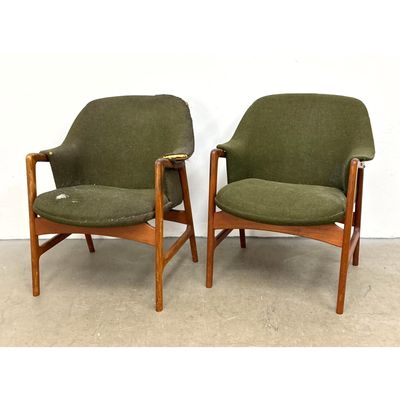Pr INGMAR RELLING mid century modern teak lounge armchairs. Forest green woven upholstery. Sculpted