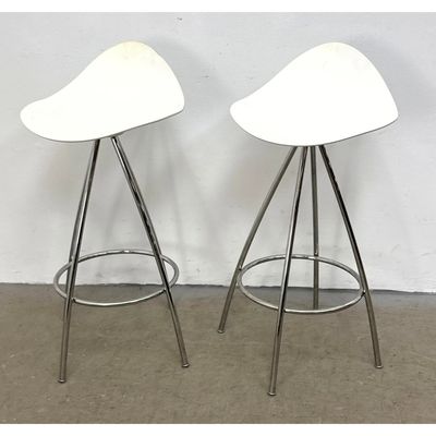 Pair Jesus Gasca for Stua Onda Counter Stools White Molded Seats and Shiny Chrome Bases