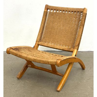 Mid Century Modern folding lounge chair in light hardwood and hand woven cord. Wegner style.