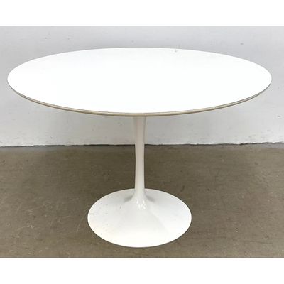 Mid Century Modern Eero Saarinen Round White Laminate and Plywood Tulip Pedestal Dining Table. Attri