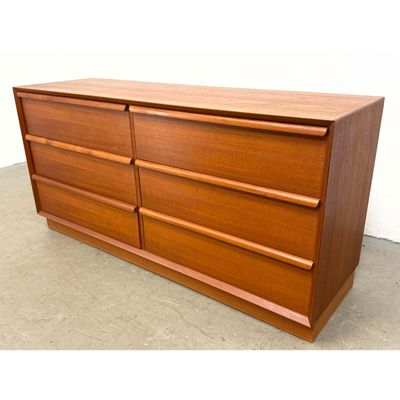 Danish Modern Teak 6 Drawer Dresser with Integrated Lip Pulls and Mitered Corners