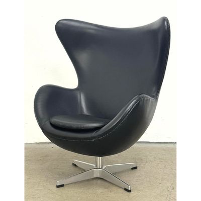 Children's size Fritz Hansen Style Swivel Egg Chair. For the Kid with style. After Arne Jacobsen Des