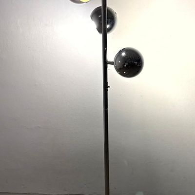 Vintage Chrome Mirrored Globe Ball Floor Lamp. Three mirrored spheres, Space Age / MCM style. Multip