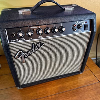 Fender Frontman 15G guitar amplifier featuring a black textured vinyl exterior, silver grille cloth, and classic Fender logo.