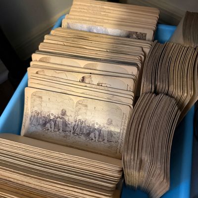 Large collection of antique stereoview cards, including Underwood & Underwood publications