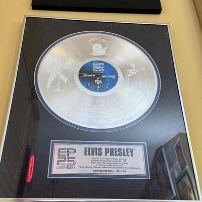 Framed Elvis Presley "EP 25 Legendary" limited edition platinum record award, numbered 1071 of 2500, featuring a commemorative...