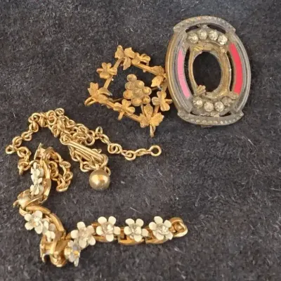 Detailed Vintage Jewelry 