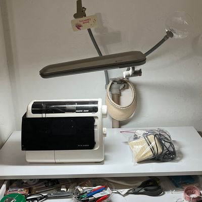 Sale Photo Thumbnail #32: Singer sewing machine
