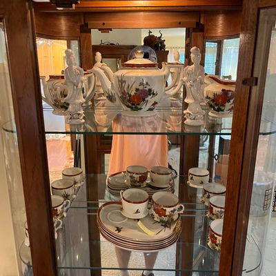 Sale Photo Thumbnail #8: Curio Cabinet - Collectables, China, Figurines