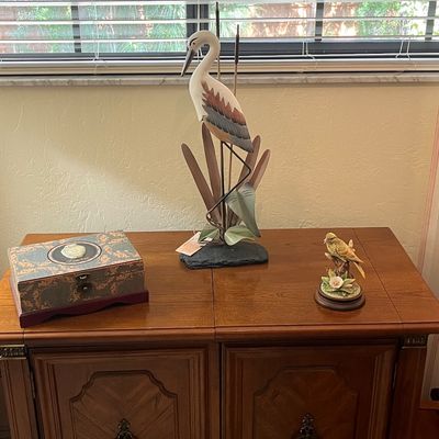 Sale Photo Thumbnail #36: Decor and buffet table