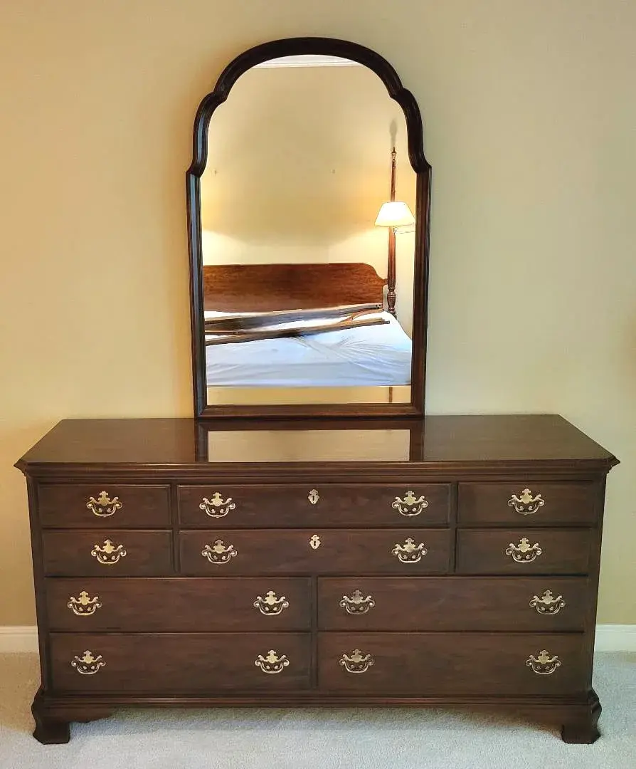 Dresser w/ Mirror (BR)
