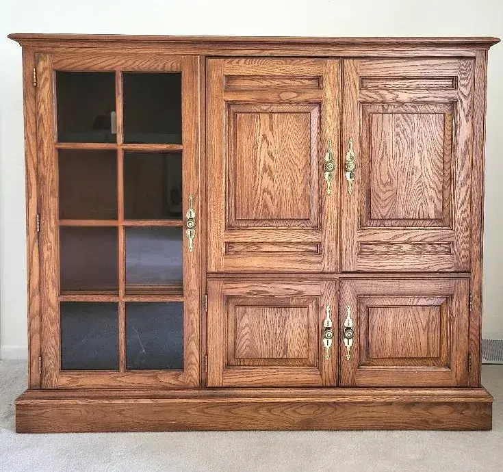 Oak Entertainment Cabinet (L)