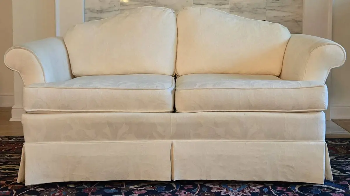 E. Eggert & Sons Loveseat (LR)