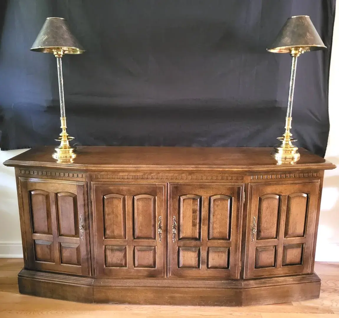 Ethan Allen Sideboard w/ Lamps (DR)