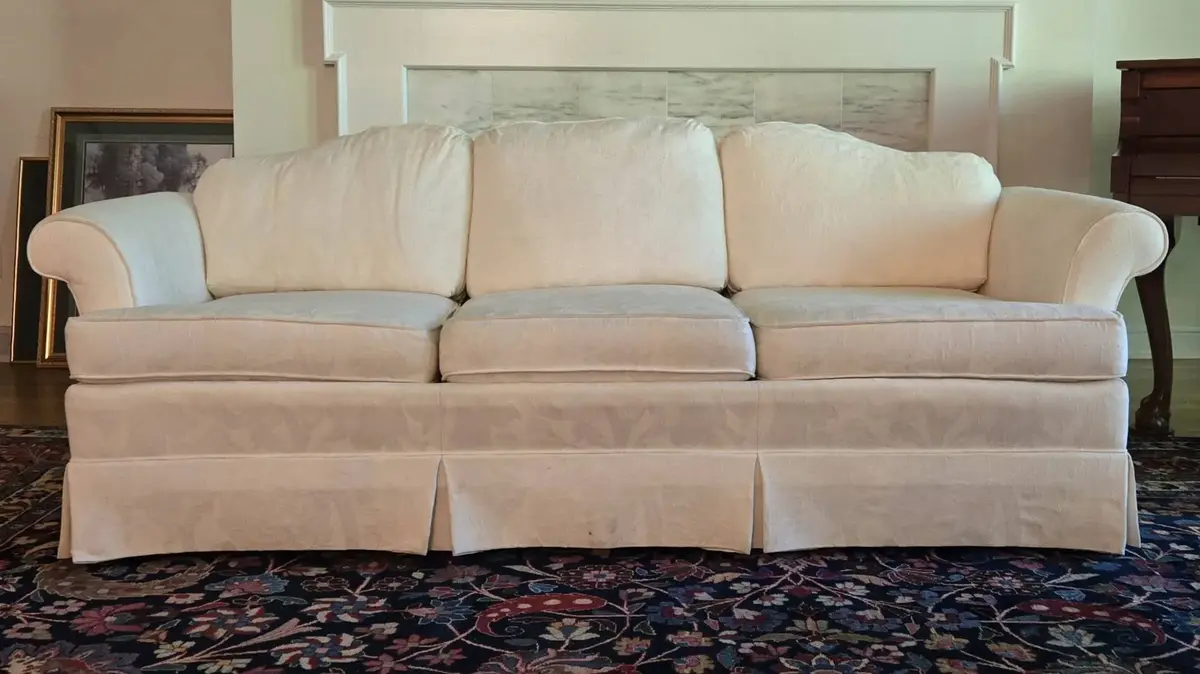 E. Eggert & Sons Sofa (LR)