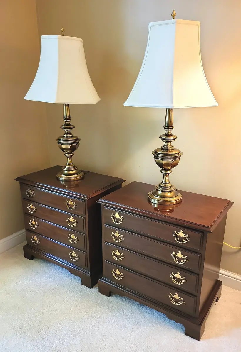 Pair of Nightstands w/ Lamps (BR)