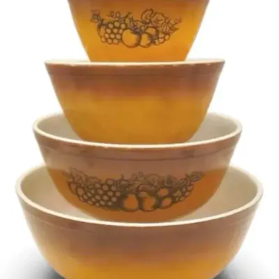 Pyrex Old Orchard Nesting Mixing Bowls - Set of 4