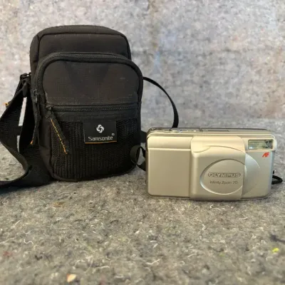 Olympus Infinity Zoom 70 AF 35mm Film Camera | Samsonite Carrying Case