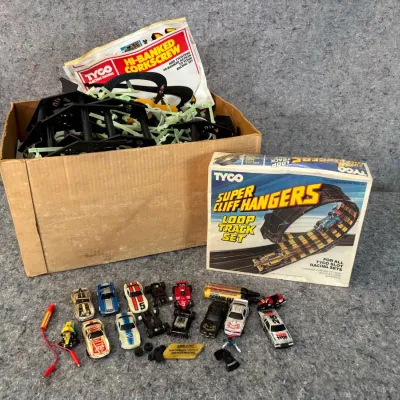 Vintage Tyco HO Scale Slot Car Racing Set | Super Cliff Hangers, Tracks & Cars