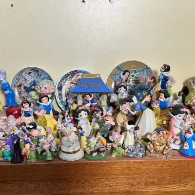 Disney Snow White & Seven Dwarfs | Large Figurine Collection & Collector Plates