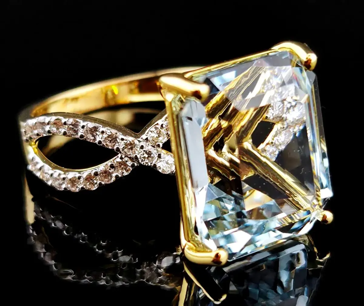 9.57ct Aquamarine & Diamond 14k Gold Statement Ring 