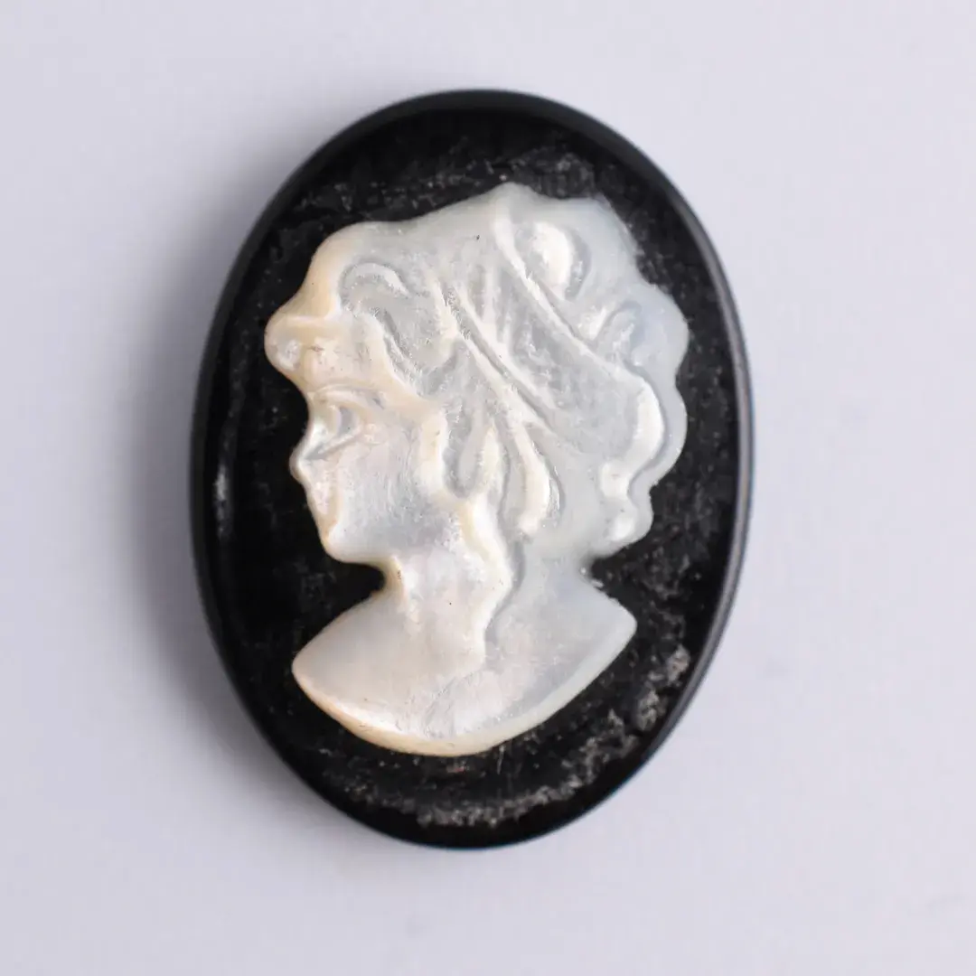 8.3ct Onyx & Mother Of Pearl Cameo-Style Cabochon