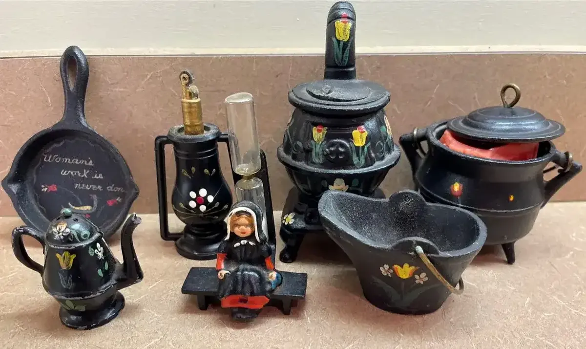 Pennsylvania Dutch Cast Iron Miniature Set