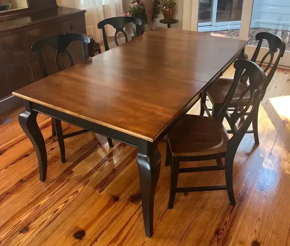 Dining Table With 4 Matching Chairs & Removable Leaf
