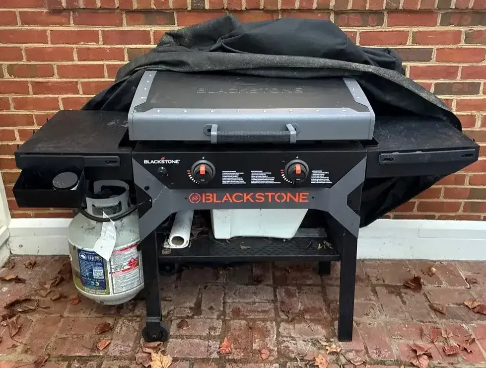 Blackstone Original 28” 2-Burner Propane Gas Omnivore Griddle with Hood.