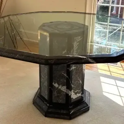 Dodecagonal Glass Dining Table With Pedestal Base