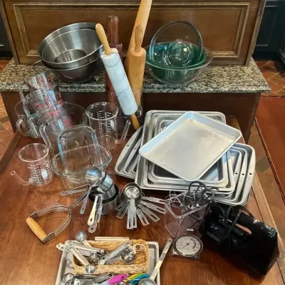 Black & Decker Mixer, Baking Pans, Bowls & Kitchen Tools
