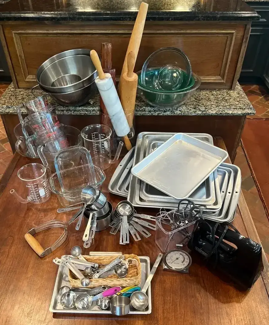Black & Decker Mixer, Baking Pans, Bowls & Kitchen Tools