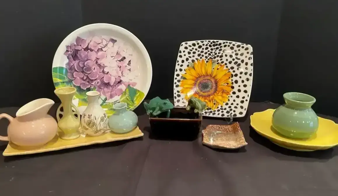Fitz and Floyd Floral & Frog Décor