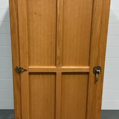 05 White Clad solid oak ice chest