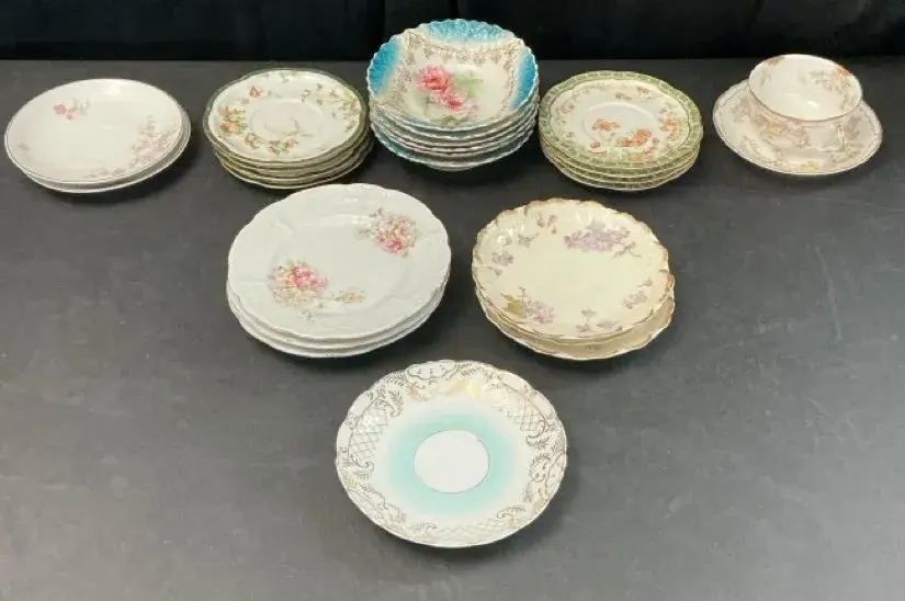 Collectible Dish Pieces (2)