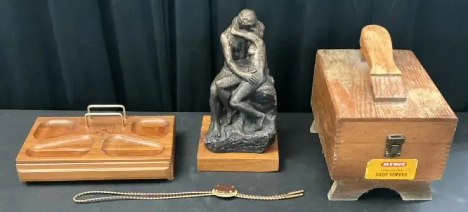 “The Kiss” Sculpture, Kiwi Shoe Shine, & More