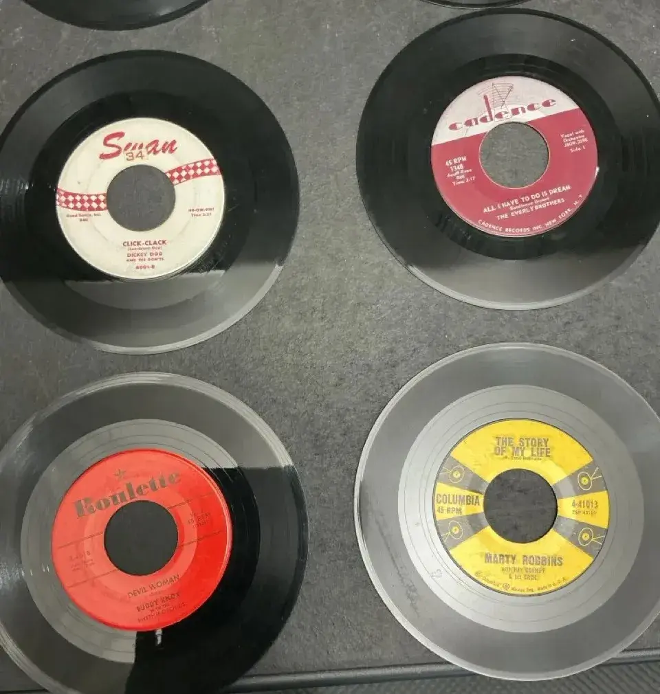 Unsleeved 45’s