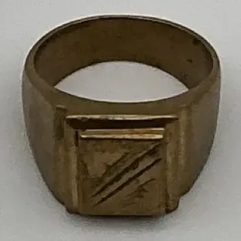  01 18 Karat Gold Ring