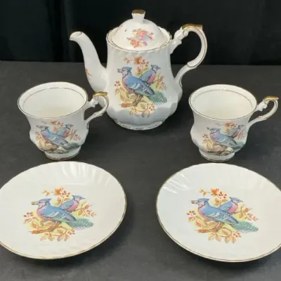 Queen’s Rosina China Set