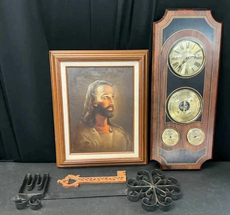 Bulova Clock, Key Decor, & Mural