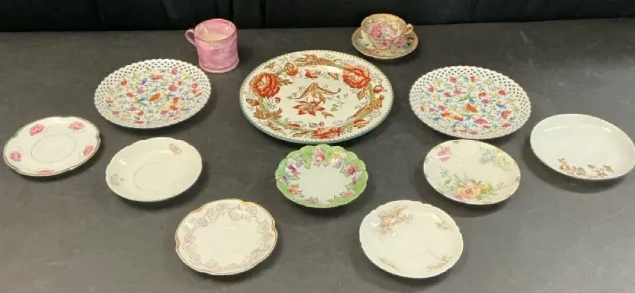Collectible Dish Pieces (1)