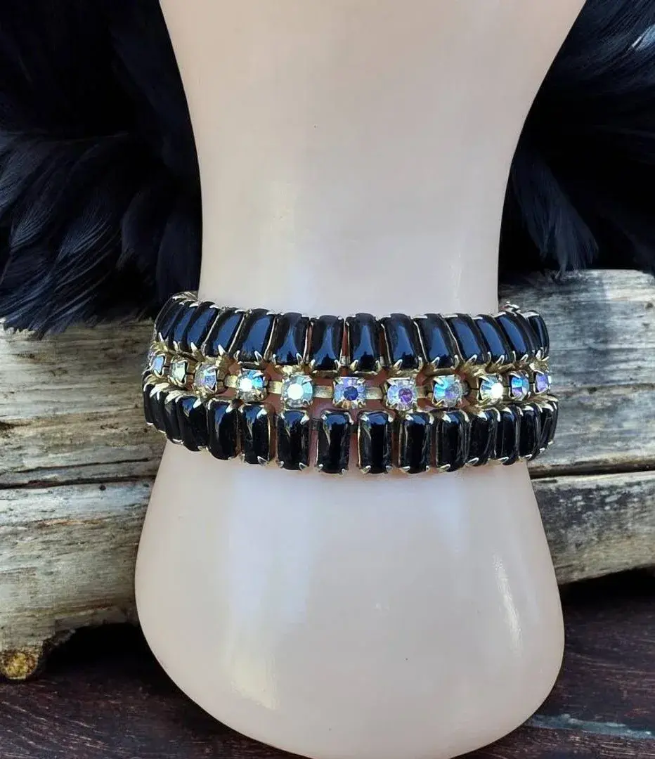 Vintage GORGEOUS Black Glass With Aurora Borealis Iridescent Rhinestones Bracelet Gold Tone 