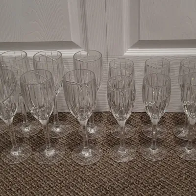 Set of 16 Elegant Spiraled Stemware Wine Glasses