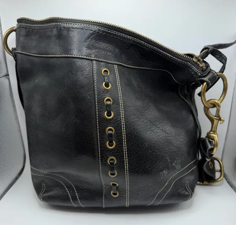  Vintage COACH Black Pebbled Leather Shoulder Bag
