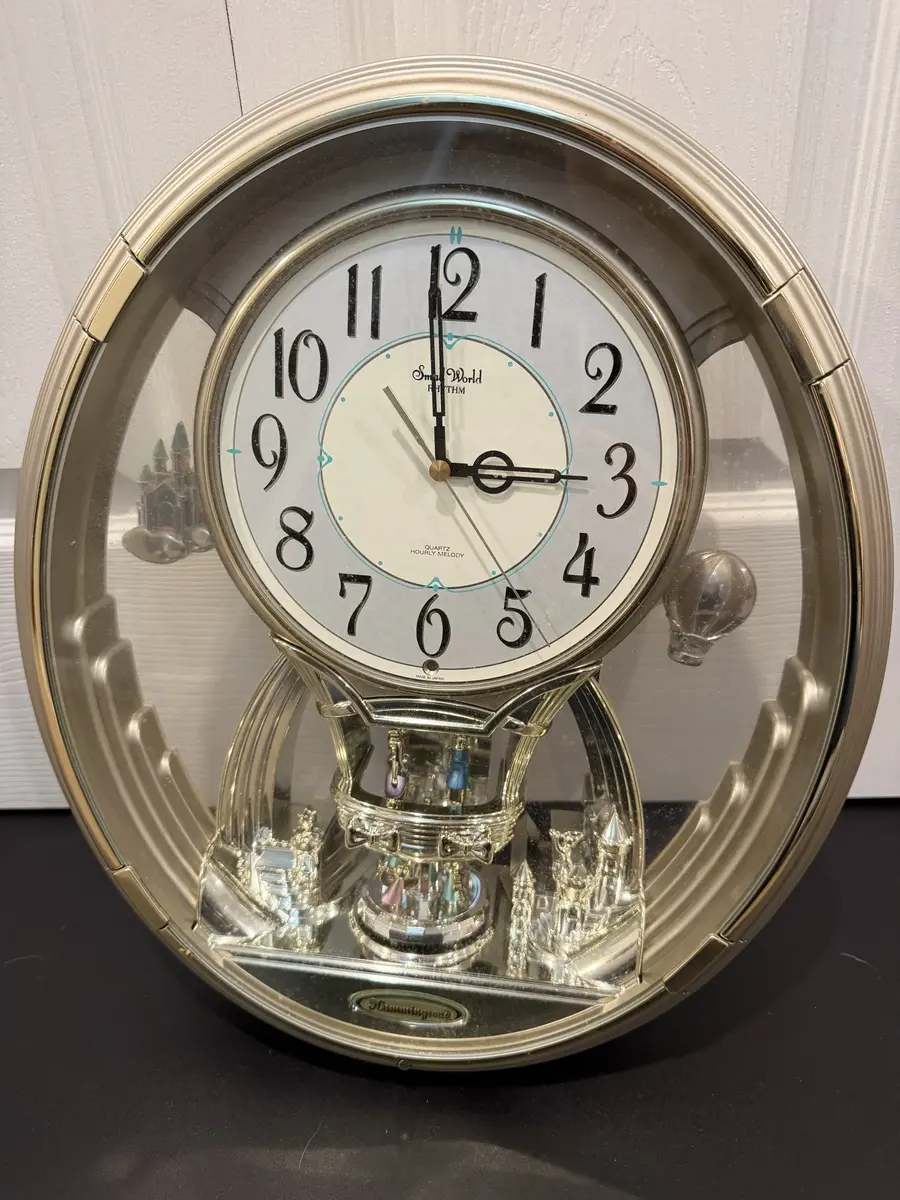 Vintage Rhythm Small World "Hummingroad" Motion Musical Wall Clock Quartz Melody