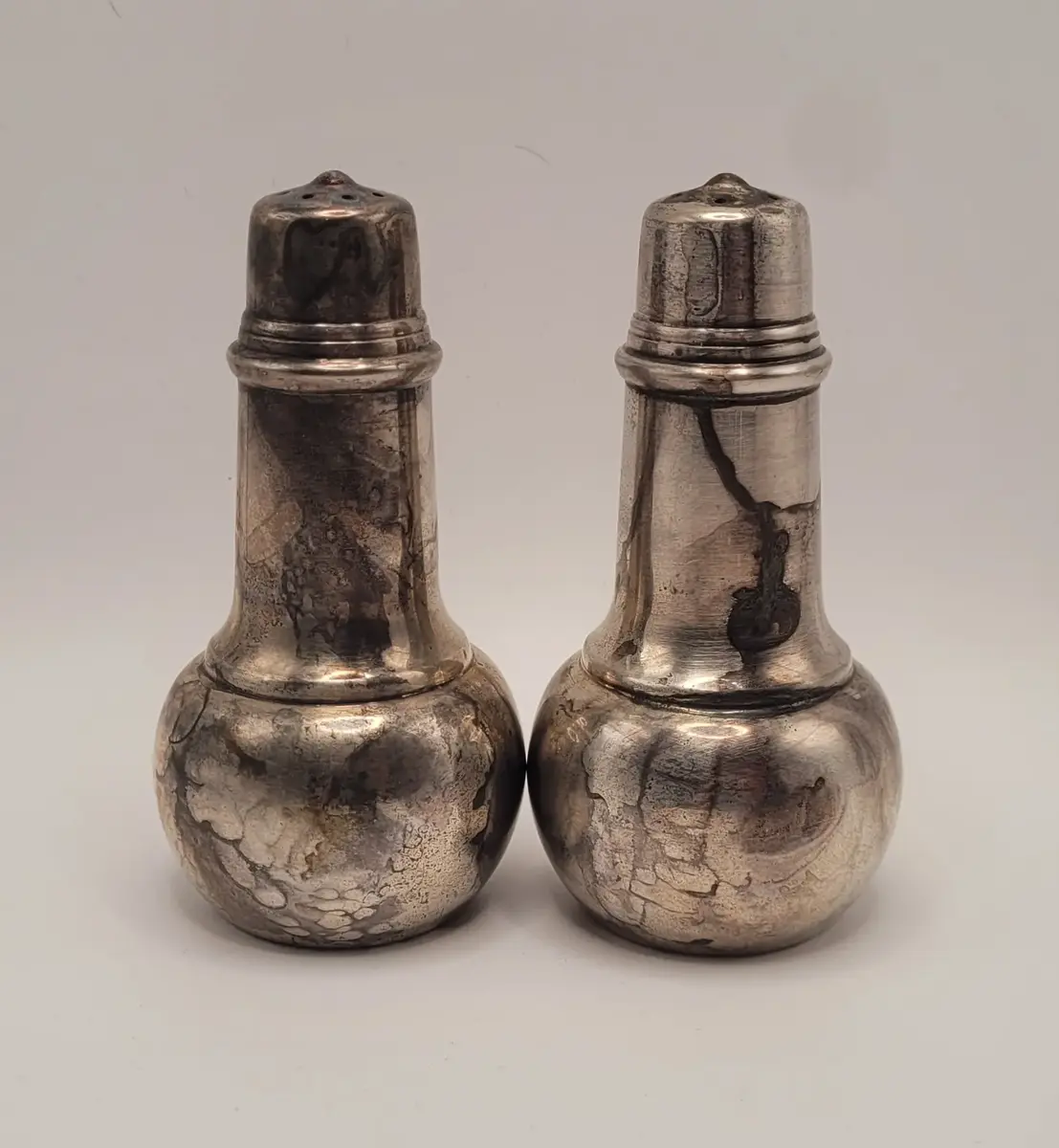 Vintage SI Silver Tone Salt and Pepper Shakers